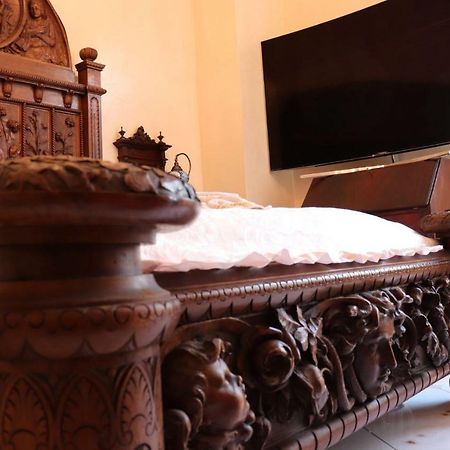 B&B Goldmund Napoli Bagian luar foto