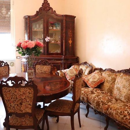 B&B Goldmund Napoli Bagian luar foto