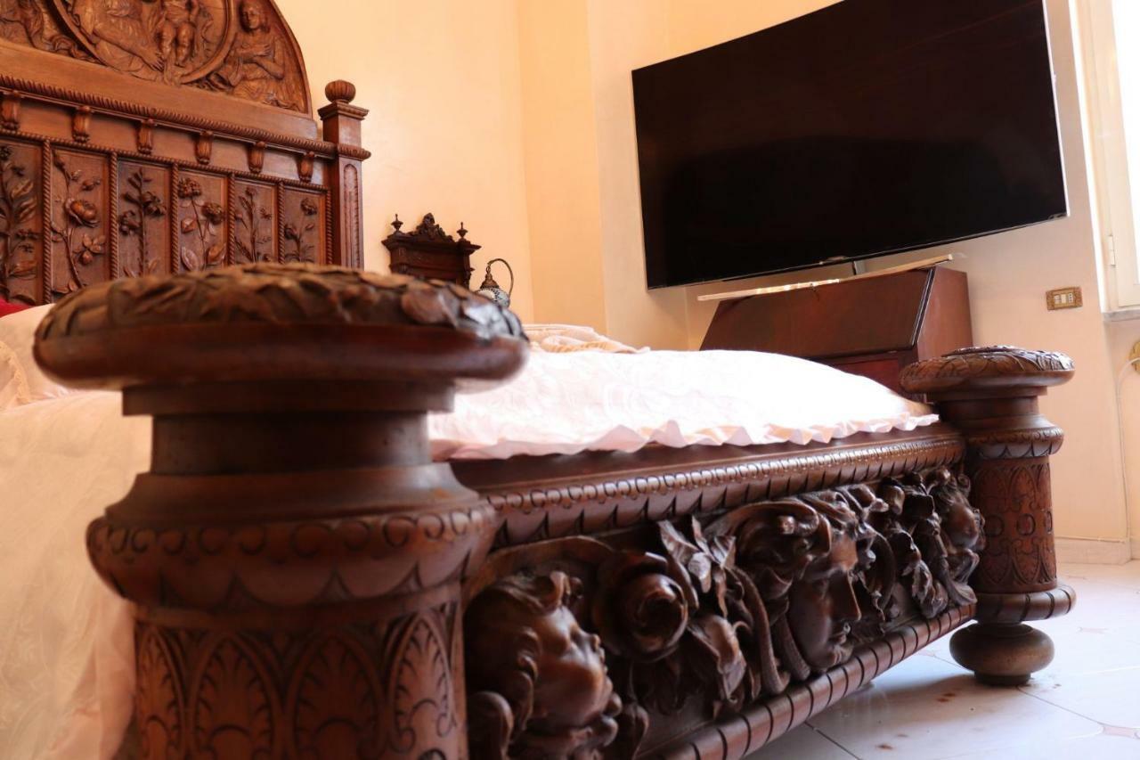 B&B Goldmund Napoli Bagian luar foto