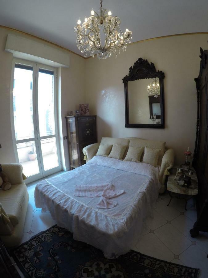 B&B Goldmund Napoli Bagian luar foto