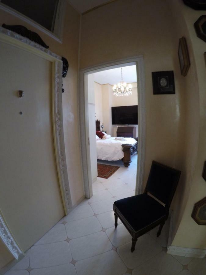 B&B Goldmund Napoli Bagian luar foto