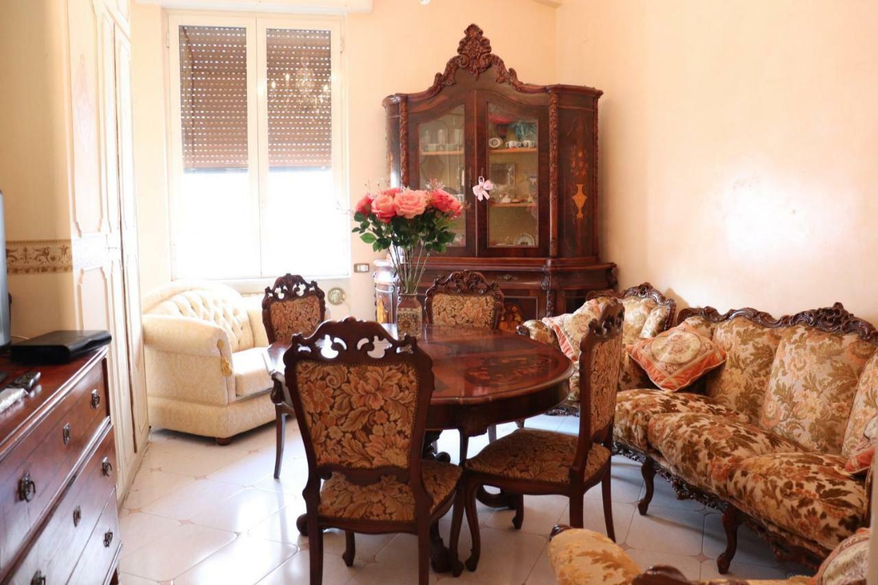B&B Goldmund Napoli Bagian luar foto