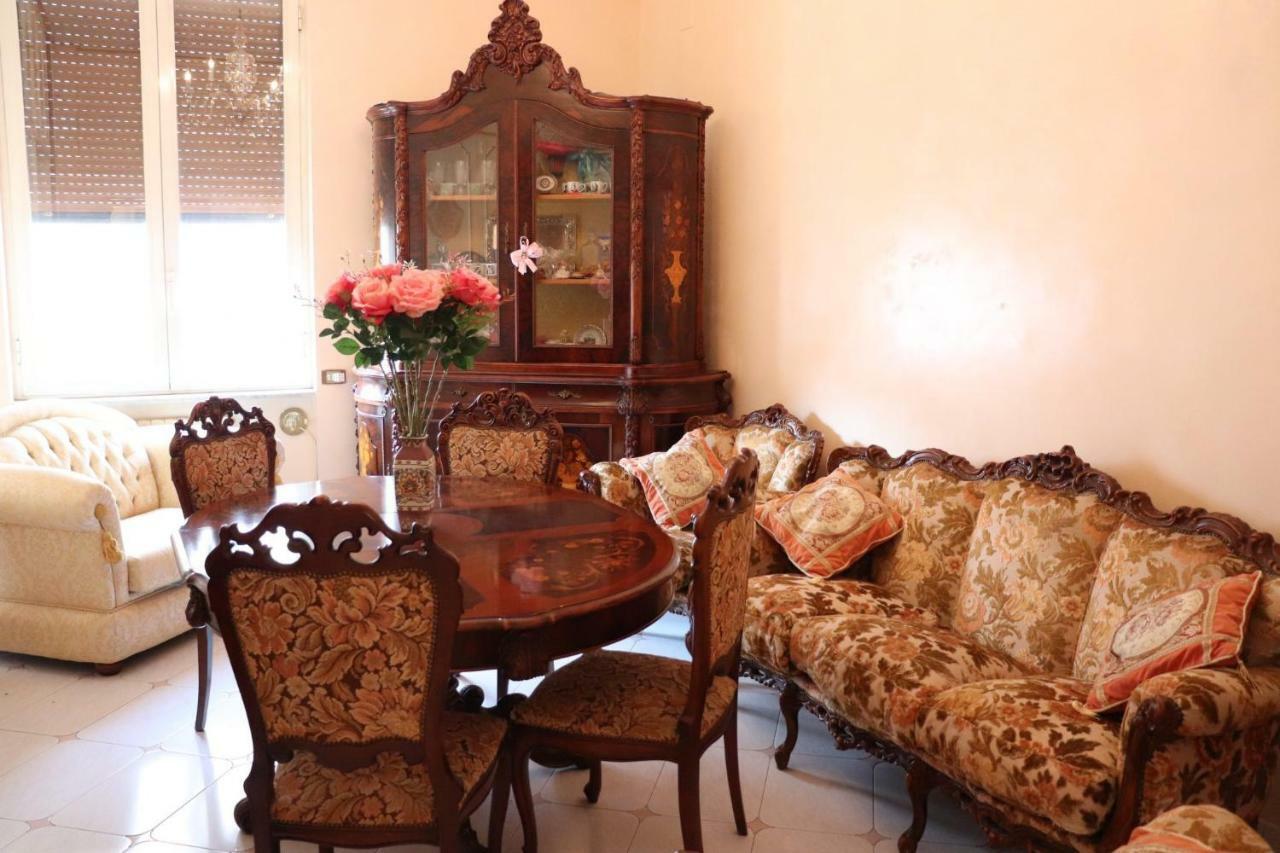 B&B Goldmund Napoli Bagian luar foto