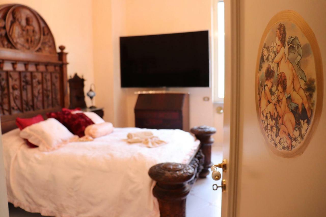 B&B Goldmund Napoli Bagian luar foto