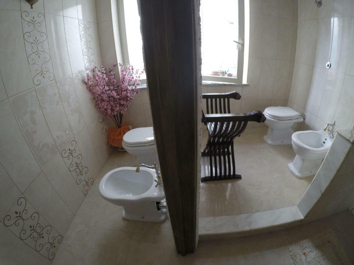 B&B Goldmund Napoli Bagian luar foto