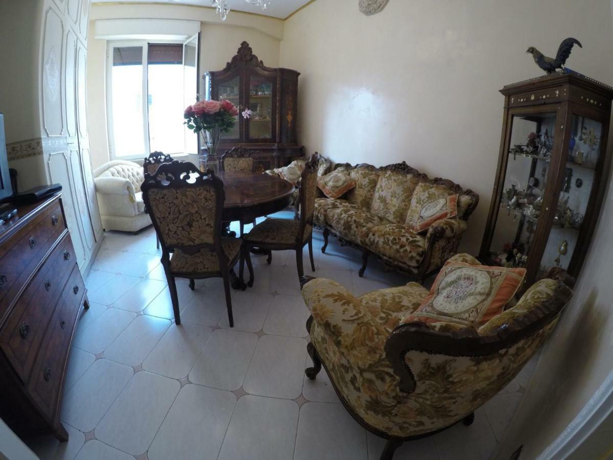 B&B Goldmund Napoli Bagian luar foto