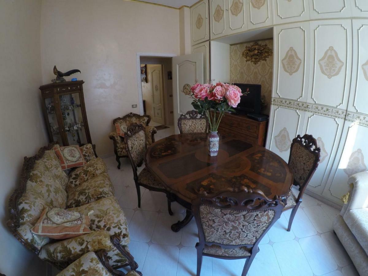 B&B Goldmund Napoli Bagian luar foto