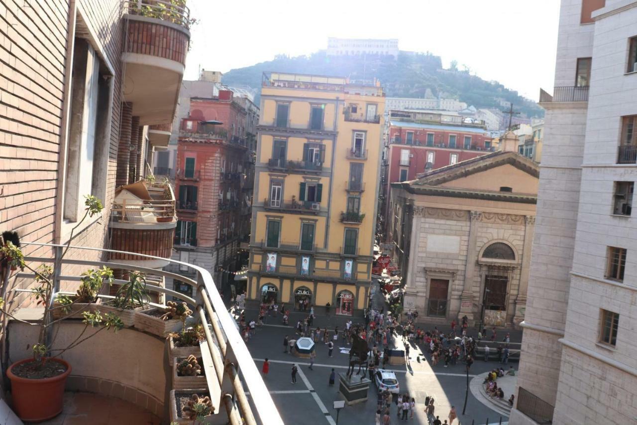 B&B Goldmund Napoli Bagian luar foto