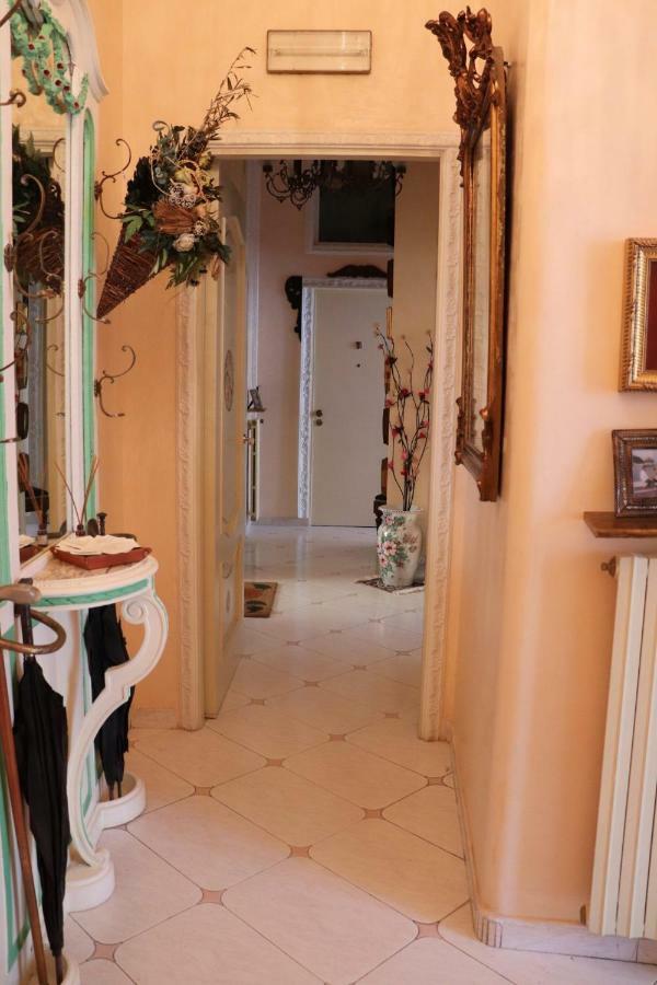 B&B Goldmund Napoli Bagian luar foto
