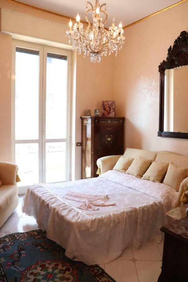 B&B Goldmund Napoli Bagian luar foto